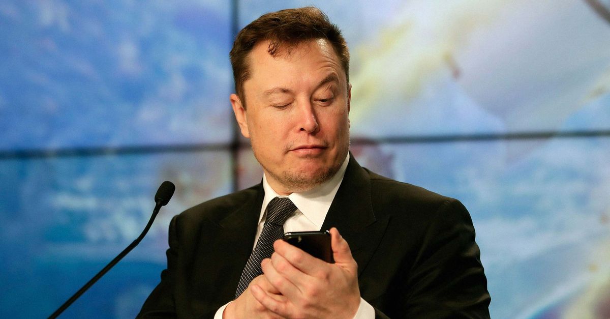 Musk, Twitter çalışanlarının yarısını işten çıkaracak