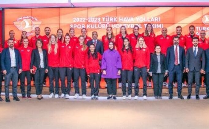 THY İdare Şurası, voleybol kadrosuyla bir ortaya geldi