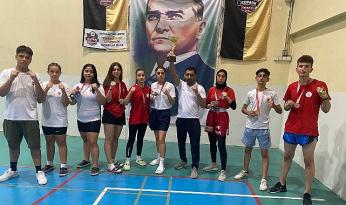 Kick Boks’ta Bayraklı farkı Bayraklılı gençler iller arası şampiyonada 7 derece kazandı