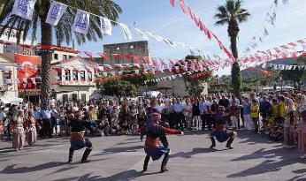 Çeşme Festivali “Akdeniz” temasıyla büyük bir coşkuyla başladı