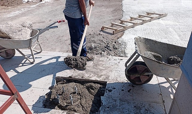 Kahramankazan Belediyesi, yeni eğitim öğretim dönemi öncesi ilçedeki okullara yönelik kapsamlı bakım ve onarım çalışması yapıyor